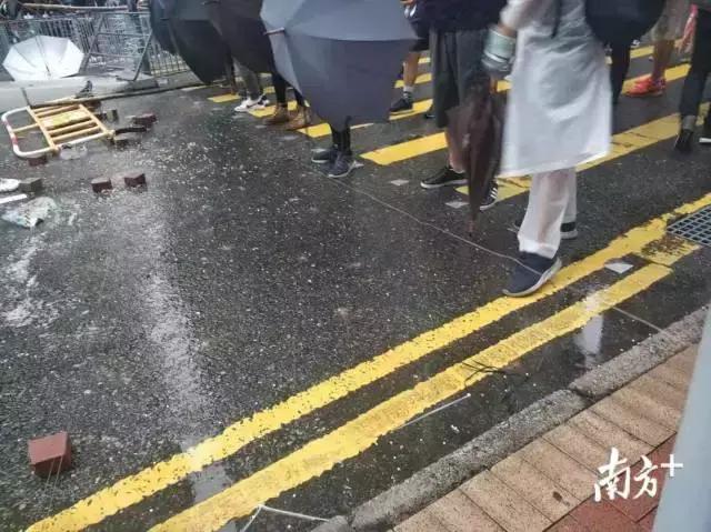 港警鸣枪示警！出动水炮车！直击香港荃湾*乱暴**