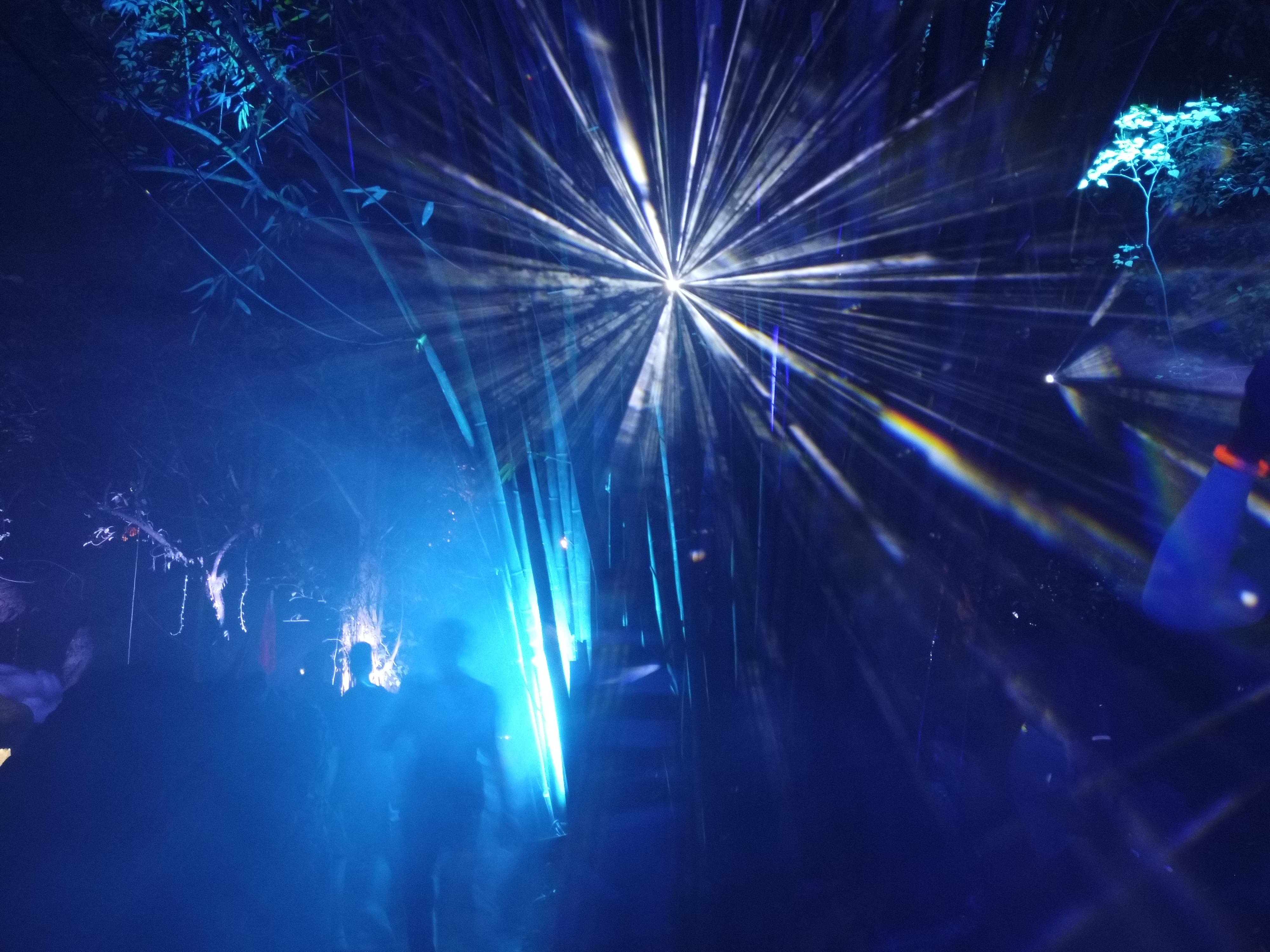 广西德天瀑布有灯光,今日广西德天瀑布