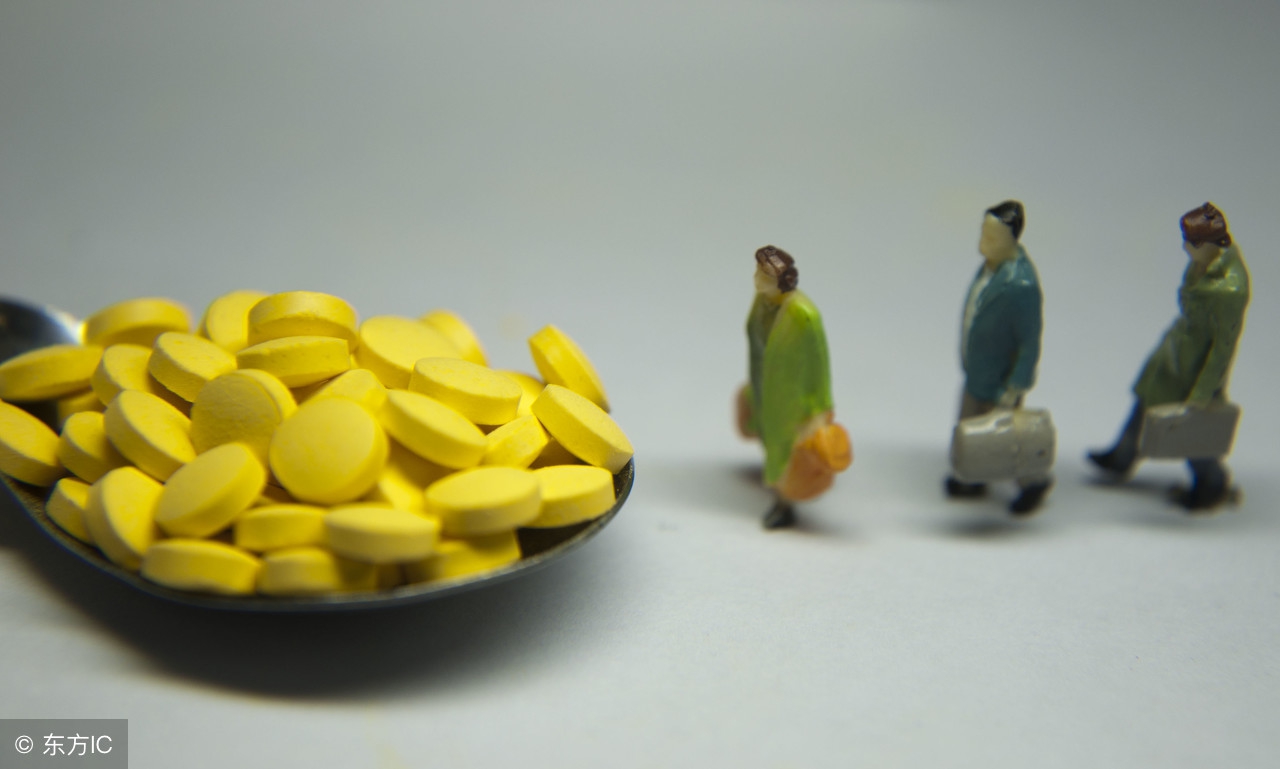 嘴唇起水泡吃什么药好得快,嘴唇嘴角起水泡用什么药膏