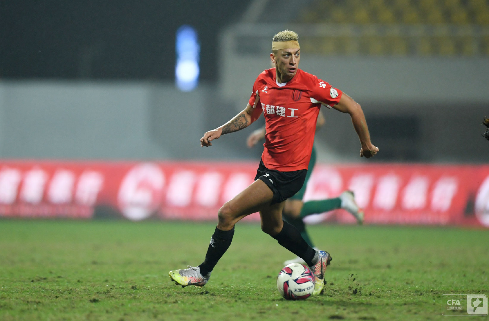 中国足协怎样来拯救中国足球,裁判不公正判罚足球