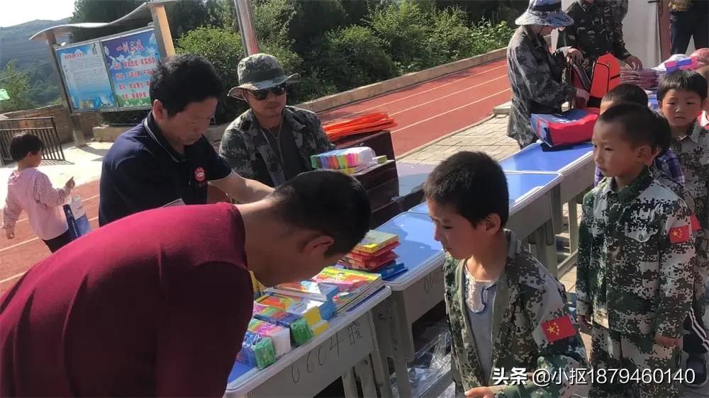 2021年李锋教育「成长不烦恼」第十二天夏令营之传递爱心扶贫助学