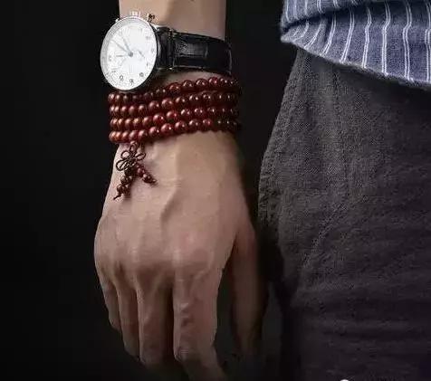 当手串遇上手表，怎么戴才帅气？