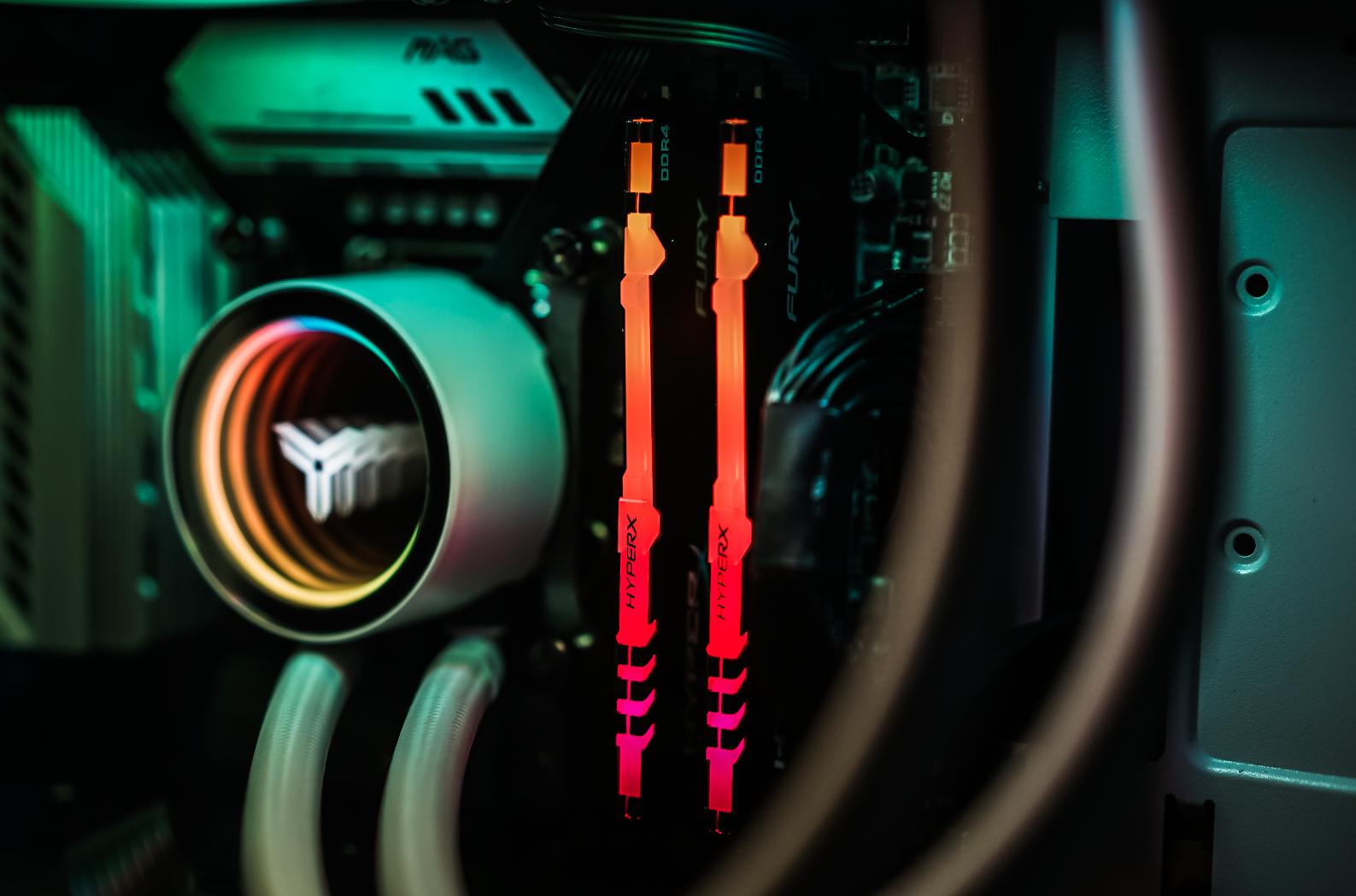 618装机用金士顿雷电RGB内存条？实测下来真的有点小惊喜