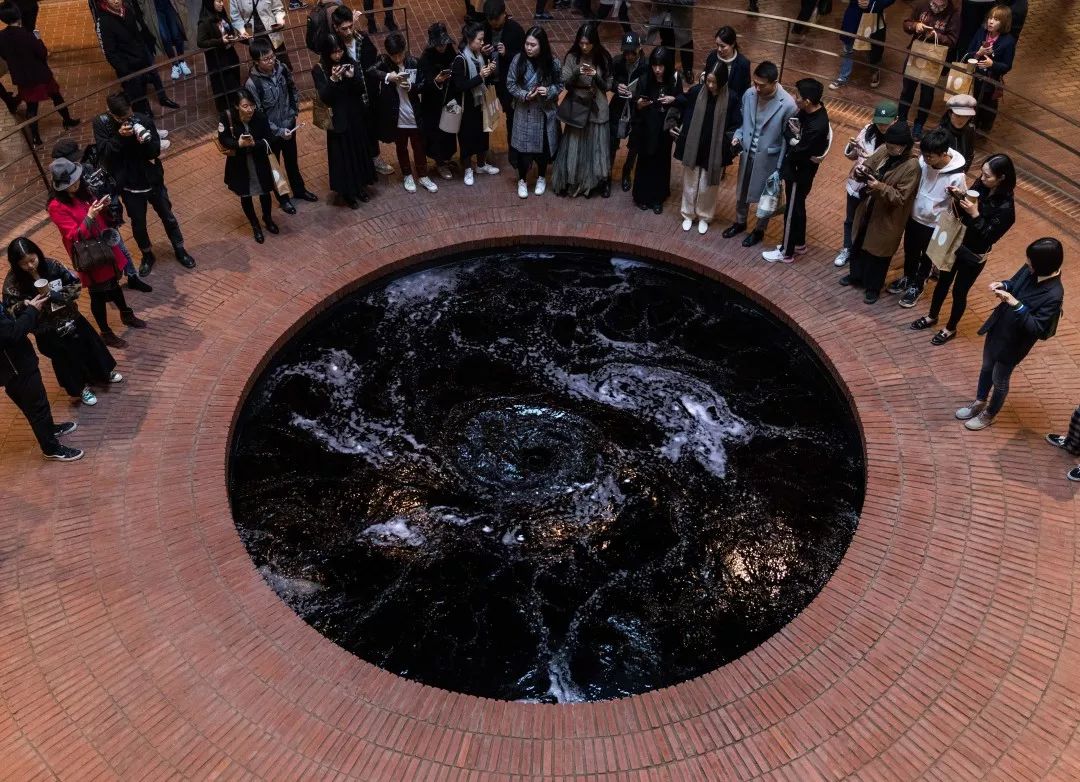 安尼施卡普尔的神秘漩涡,安尼施卡普尔闪烁