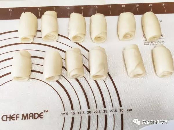 老爸的食光鲜花饼的做法,发面玫瑰花饼的美食做法