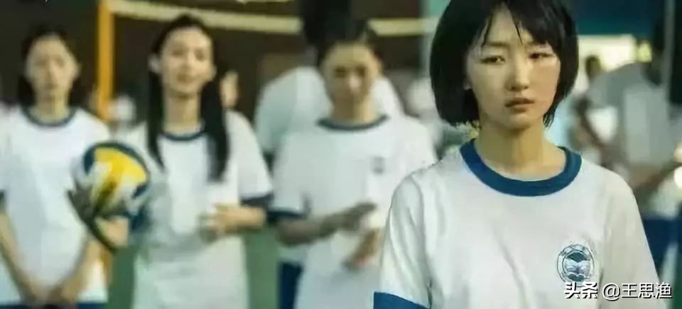 周冬雨少年的你采访谈王俊凯,从心理学角度分析易烊千玺