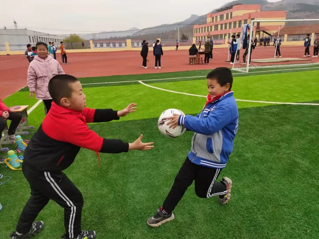 办人民满意的教育学校幼儿园,改善乡村学校环境