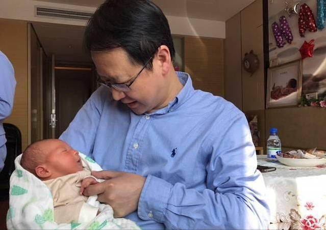 宝宝出现吐奶的情况该怎么办,宝宝吐奶怎么办1分钟带你了解