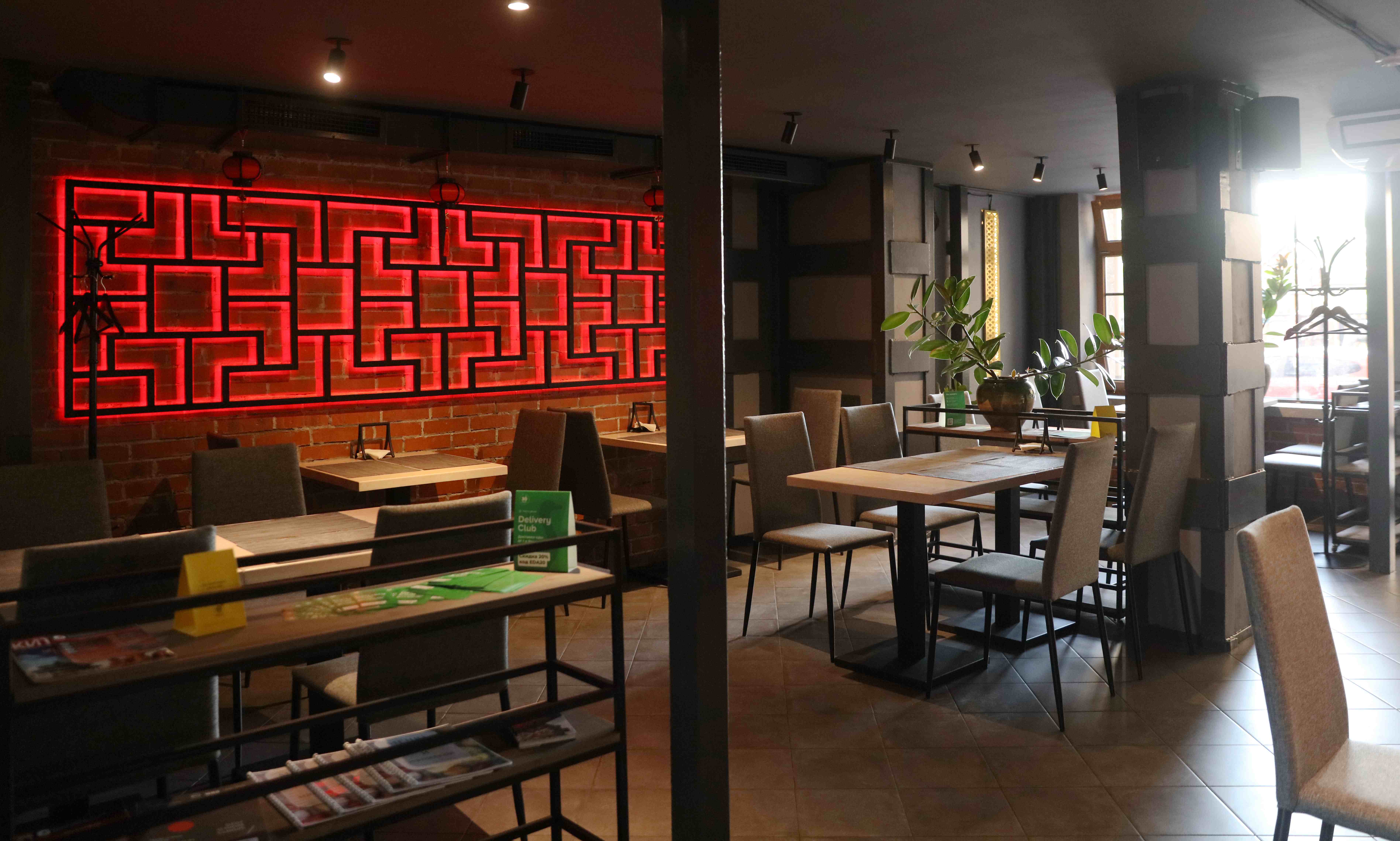 独家：他在莫斯科开中餐馆，摆平了黑白两道，但却没挺过疫情