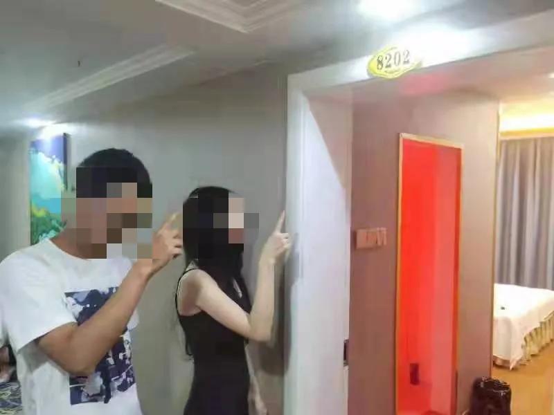 保健会所里淫秽秘密被揭露！14名男女当场被抓！