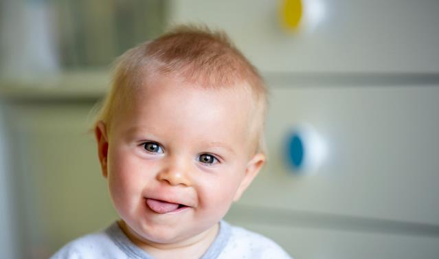 宝宝喜欢“掐人”求关注，家长别觉得是好玩，要及时纠正，附建议