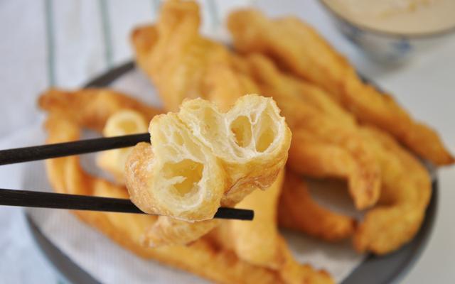 牛奶鸡蛋发酵粉和面能炸油条吗,鸡蛋面粉炸油条的家常做法