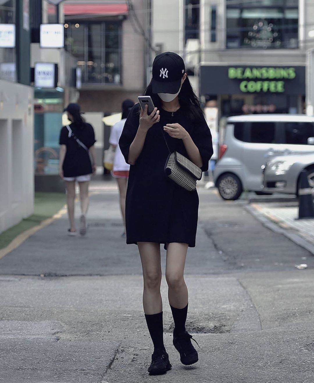 韩国小姐姐穿夏天马丁靴,韩国小姐姐中筒靴子搭配