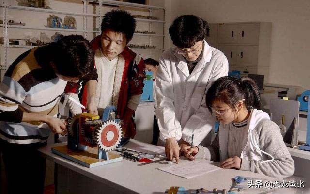 15岁的高考孩子考了667分不满意,15岁小孩高考683