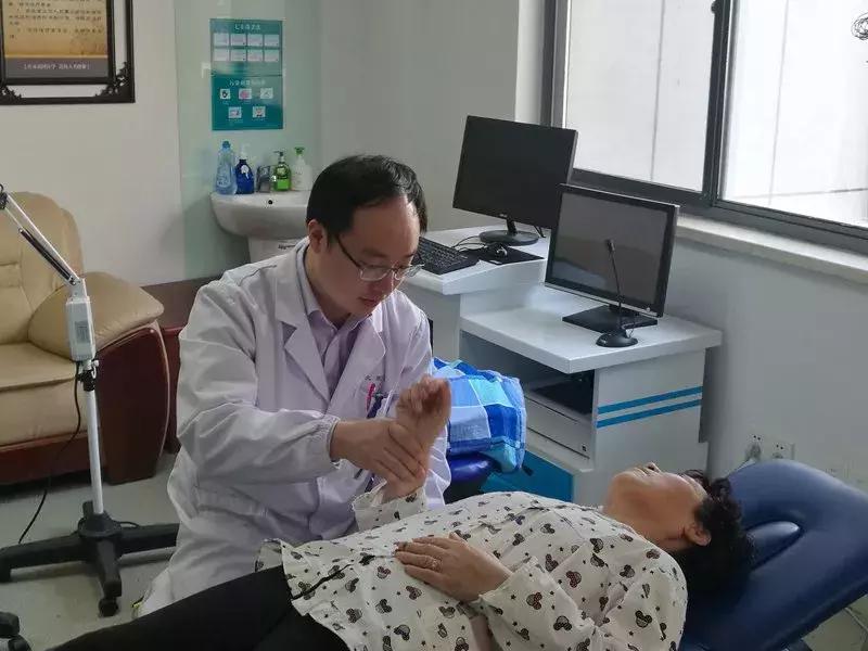 观察丨与三甲医院组建联合病区后,扬州这家基层医院竟“一床难求”了