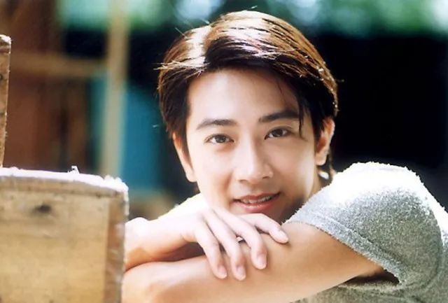 生意赔千万，陷桃色丑闻，“渣男洗白”直播2小时挣7000万