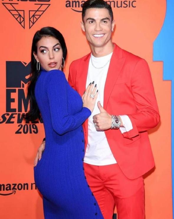 c罗乔治娜22岁,c罗乔治安娜身材