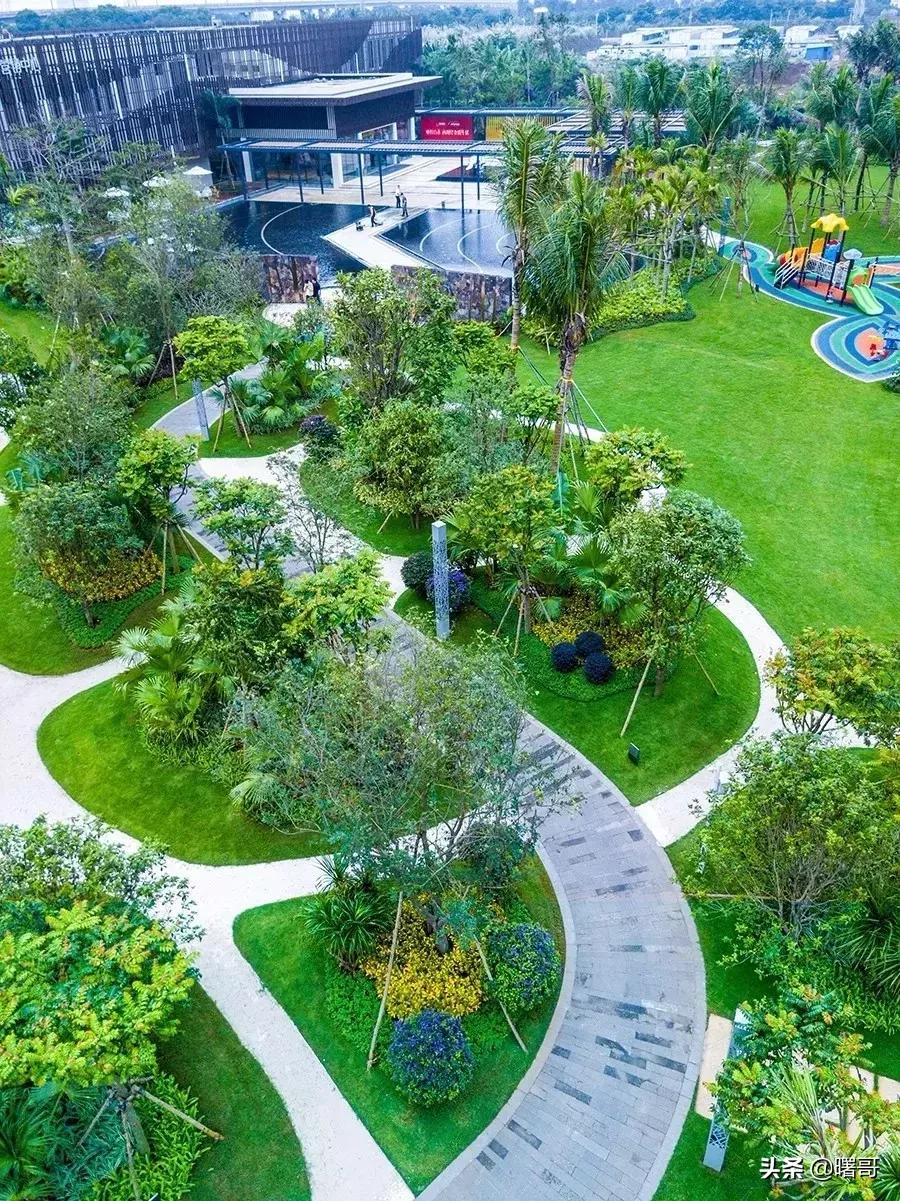 世界上的路本来很平凡，自从遇上设计师，此路非彼路