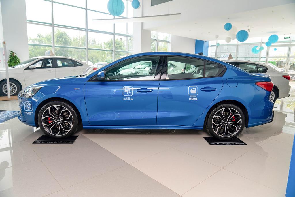 1.5t福克斯发动机是皮带还是链条,体验2021福克斯两厢