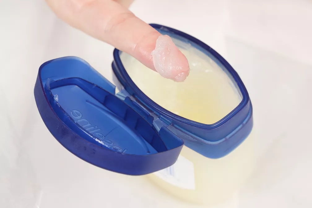 邓紫棋推荐的补水步骤 (邓紫棋使用什么粉底色好)