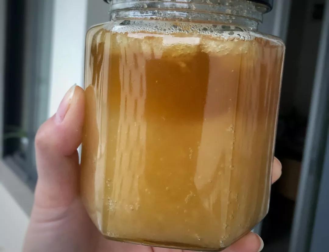 真蜂蜜和喂糖水的蜂蜜有什么区别,为什么有人说蜂蜜就是糖水