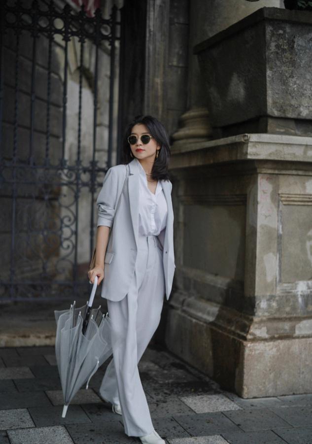 三木冬日示范减龄会穿女人有范儿,初春三木穿什么衣服好看