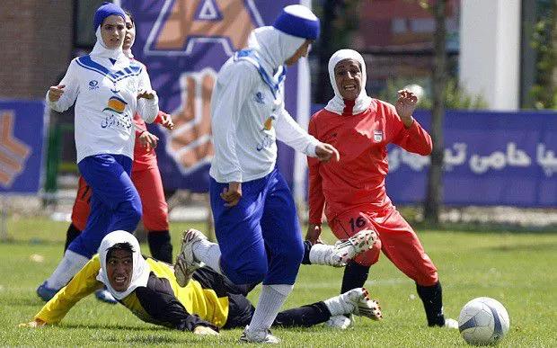 伊朗女足队员,伊朗女足真有男扮女装吗