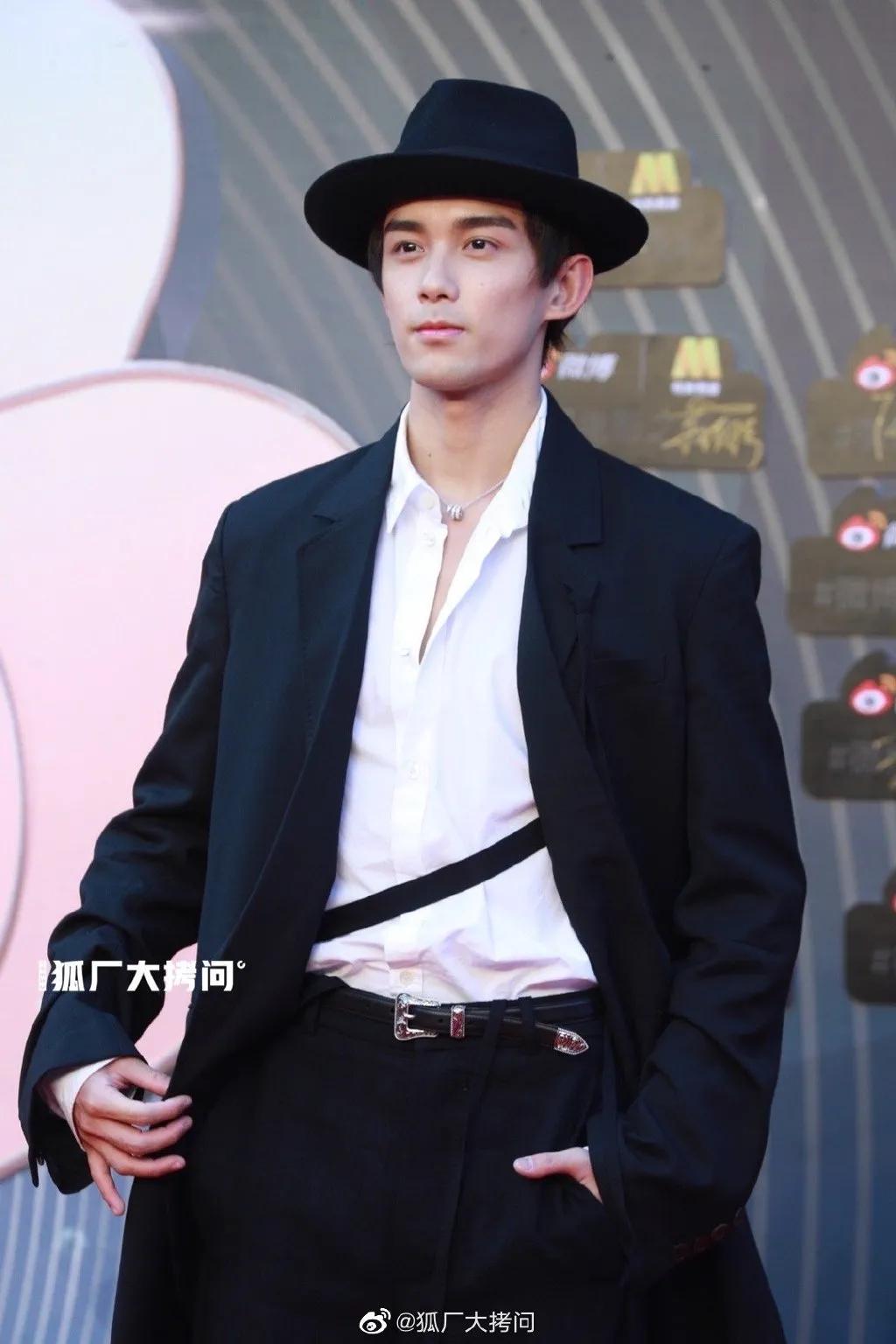 还这么年轻，这神颜小花神颜小生怎么越长越残了…