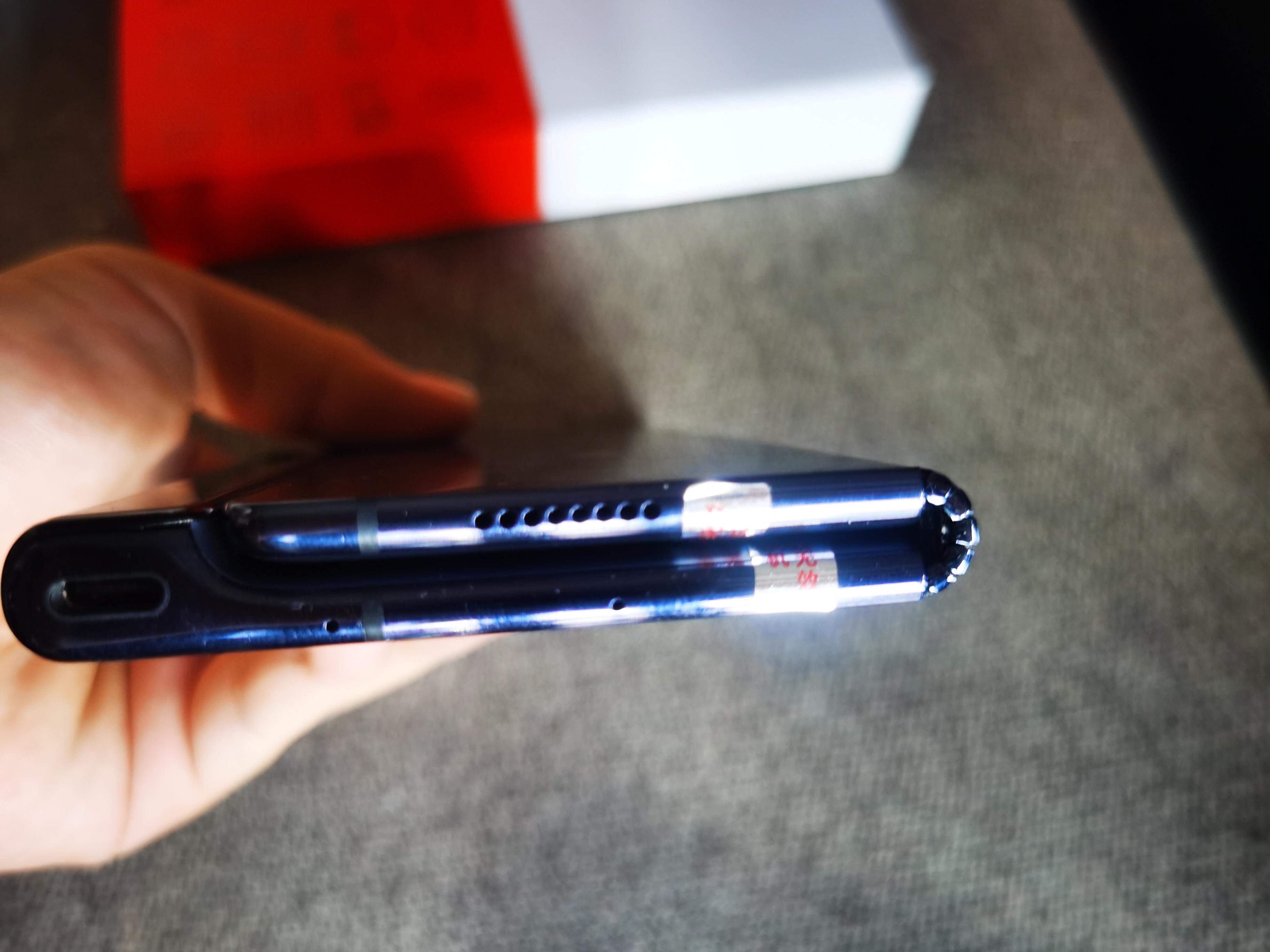 华为MateXs评测：昂贵的折叠手机｜带有灵活屏幕“后背”