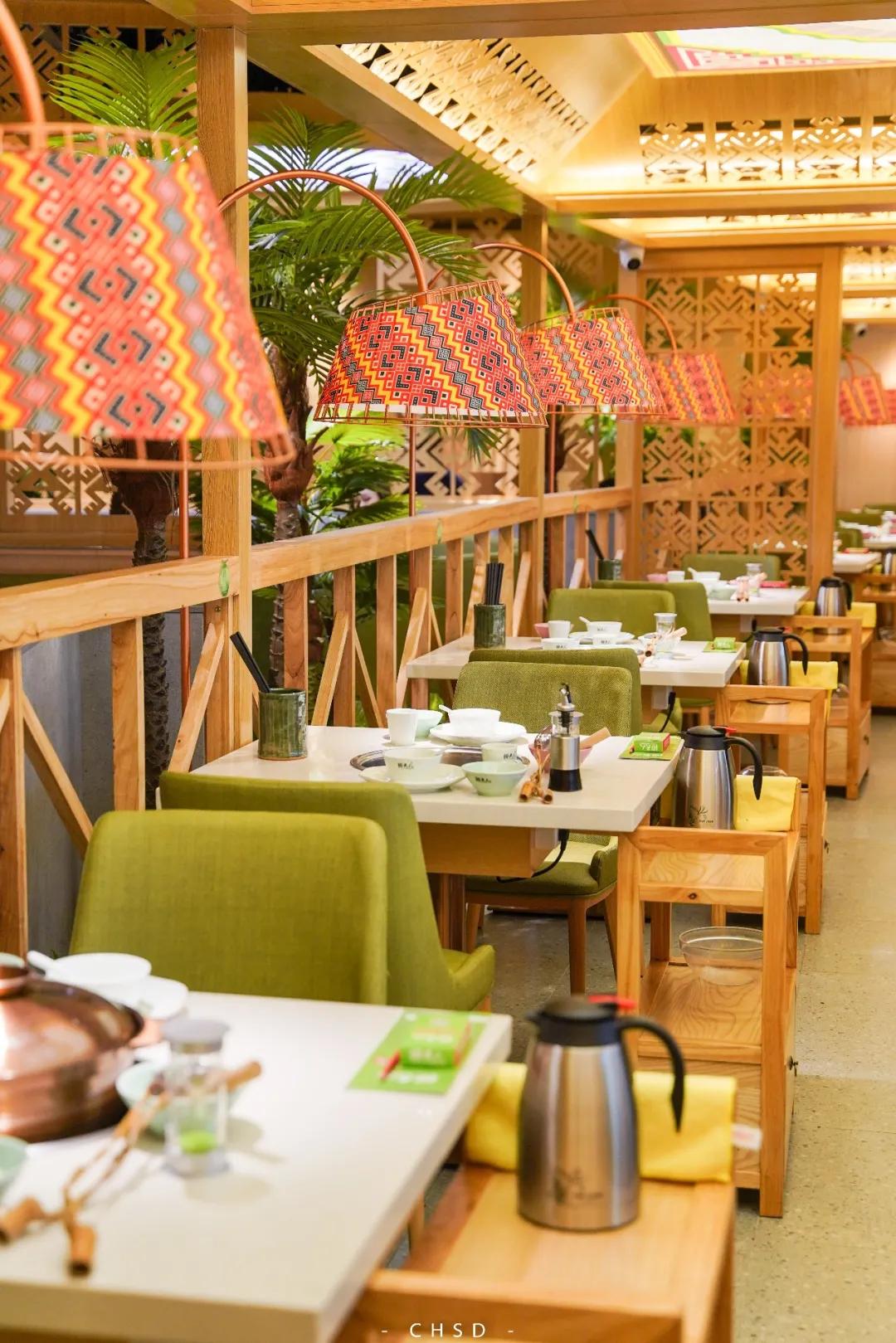 椰椰椰！这家人气椰子鸡专门店，光是汤底就喝饱了