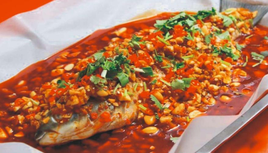 锡纸烤鱼好吃还是纸包烤鱼好吃,纸包烤鱼和烤鱼的区别