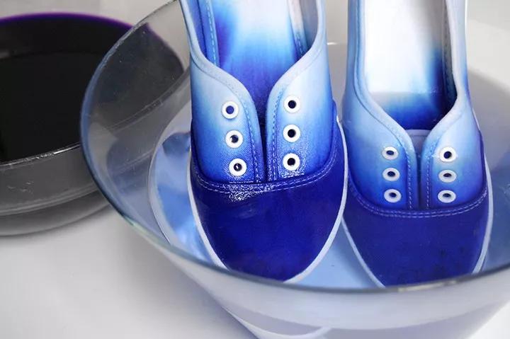 穿腻了小白鞋可以这样来改造,教你把小白鞋变潮流