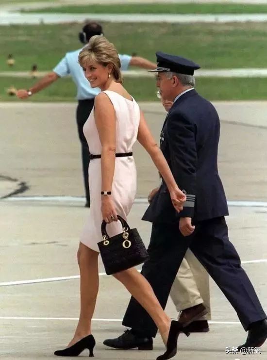 大牌包包上有瑕疵,大牌包的缺陷