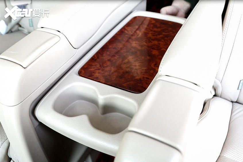 30万买丰田埃尔法,30万不买汉兰达选什么