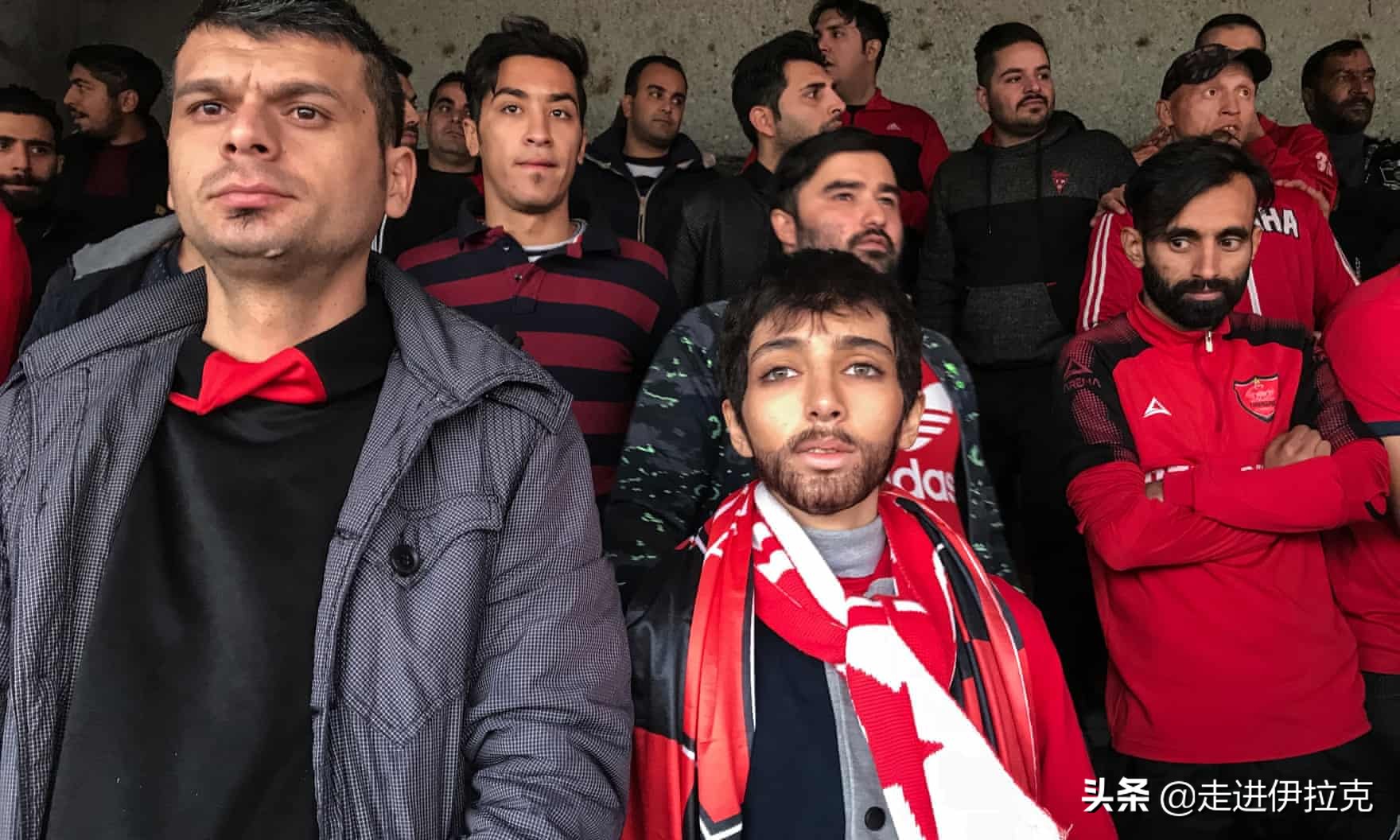 伊朗女扮男装,伊朗女性足球场观赛