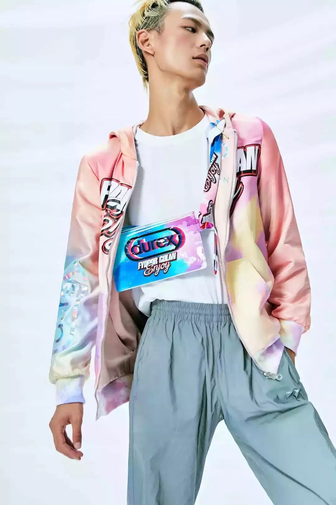 杜蕾斯进军服装圈了！服装玩跨界联名为什么总是这么火爆？