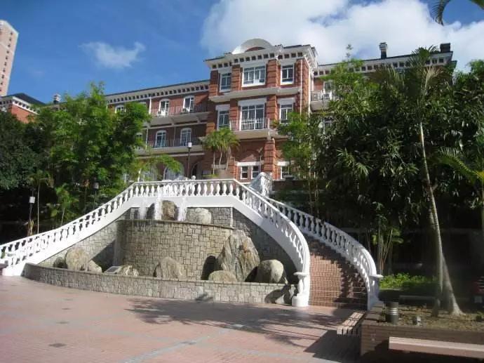 香港豪门最惨原配！生前帮贫穷小子成首富，死后还要被他利用？