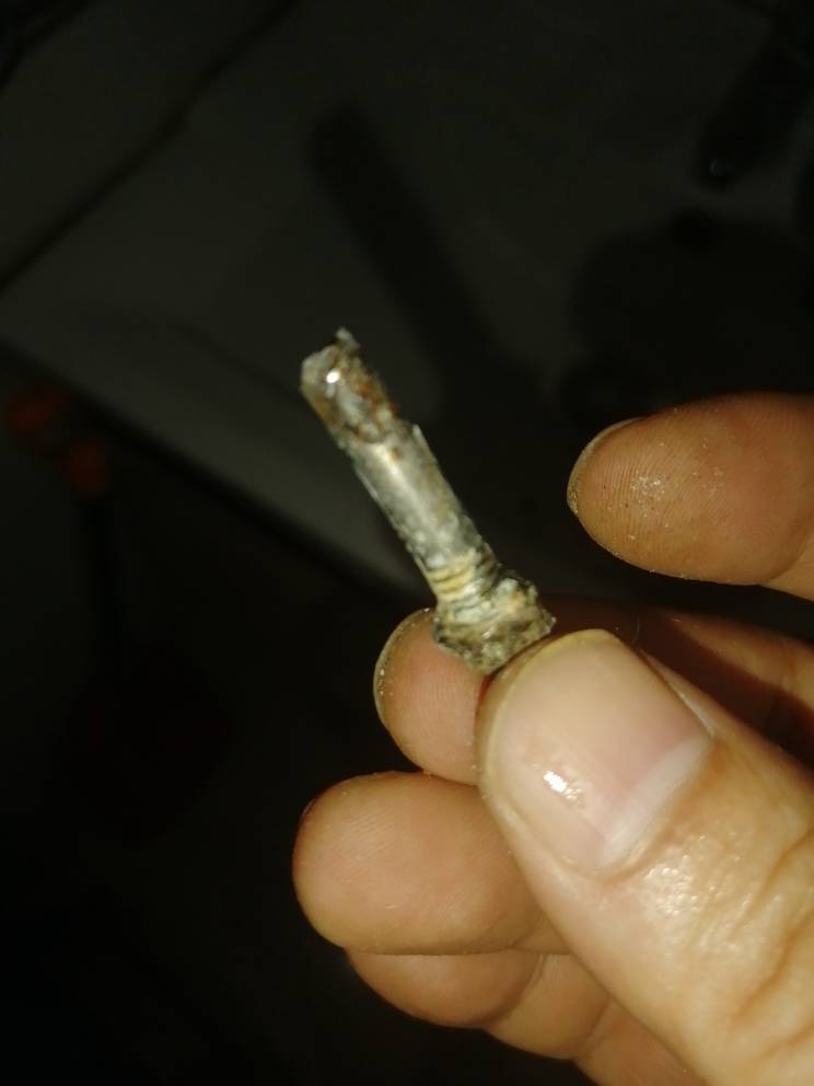 电热水器镁棒螺丝锈死怎么办,电热水器镁棒锈死拿不下来