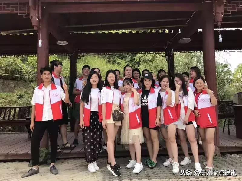 学美容化妆美甲纹绣在哪学,去哪学化妆学美甲