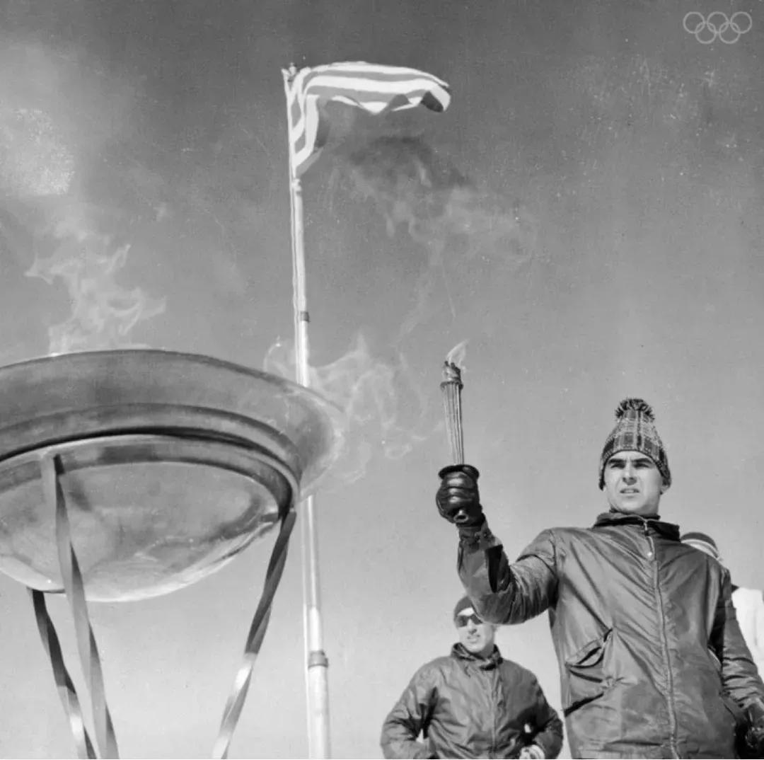 哪一年中国冬奥会会徽亮相,历届冬奥会冬残奥会会徽