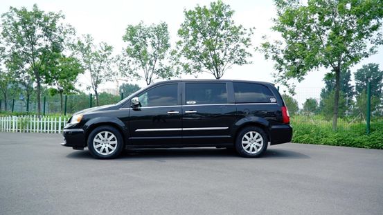 16万的豪华MPV动力充足面子管够，颠覆了我对美系车的看法