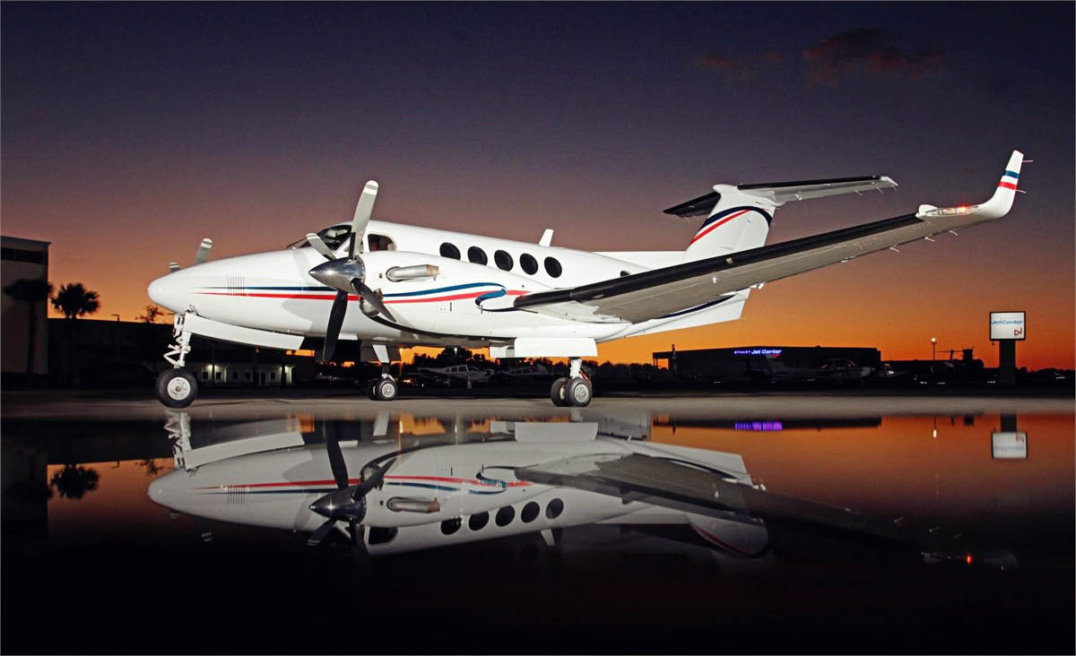 私人飞机制造巨头比奇：从二战时为美军提供军机，到今日被17岁少女偷飞机，究竟有着怎样的魅力？