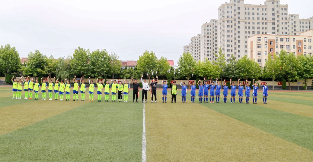 绿茵足球小将表演视频,绿茵场上足球小将展风采