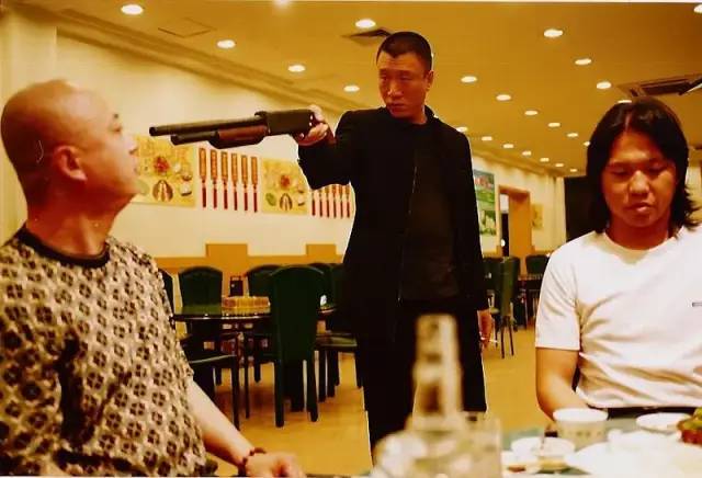 硬核扫黑，一秒上头；华强一笑，生死难料