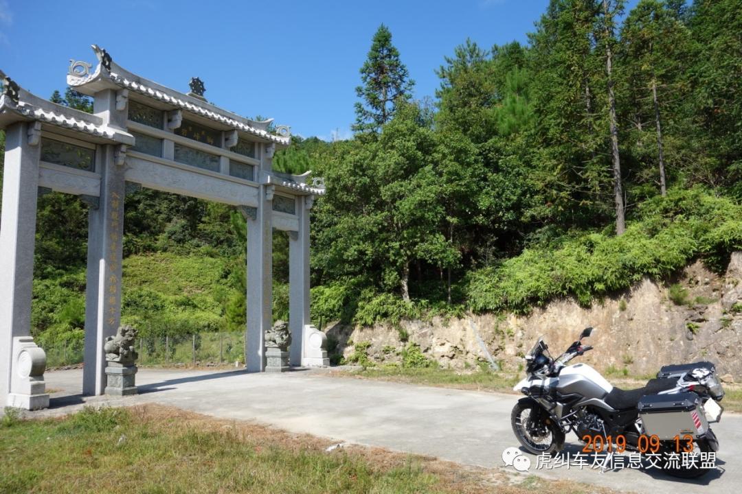 凯越500x摩托车一万公里保养,21款凯越500x经典版和珠峰版