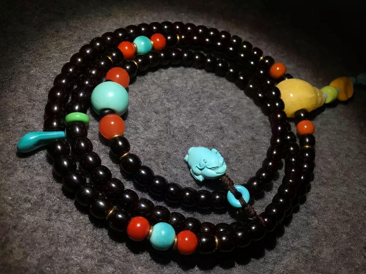 玩手串就是盘？你错了，搭配学不好，手串low到老