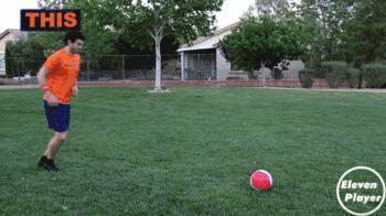 足球基本知识和球性,足球基本功训练拉球绕过另一条腿