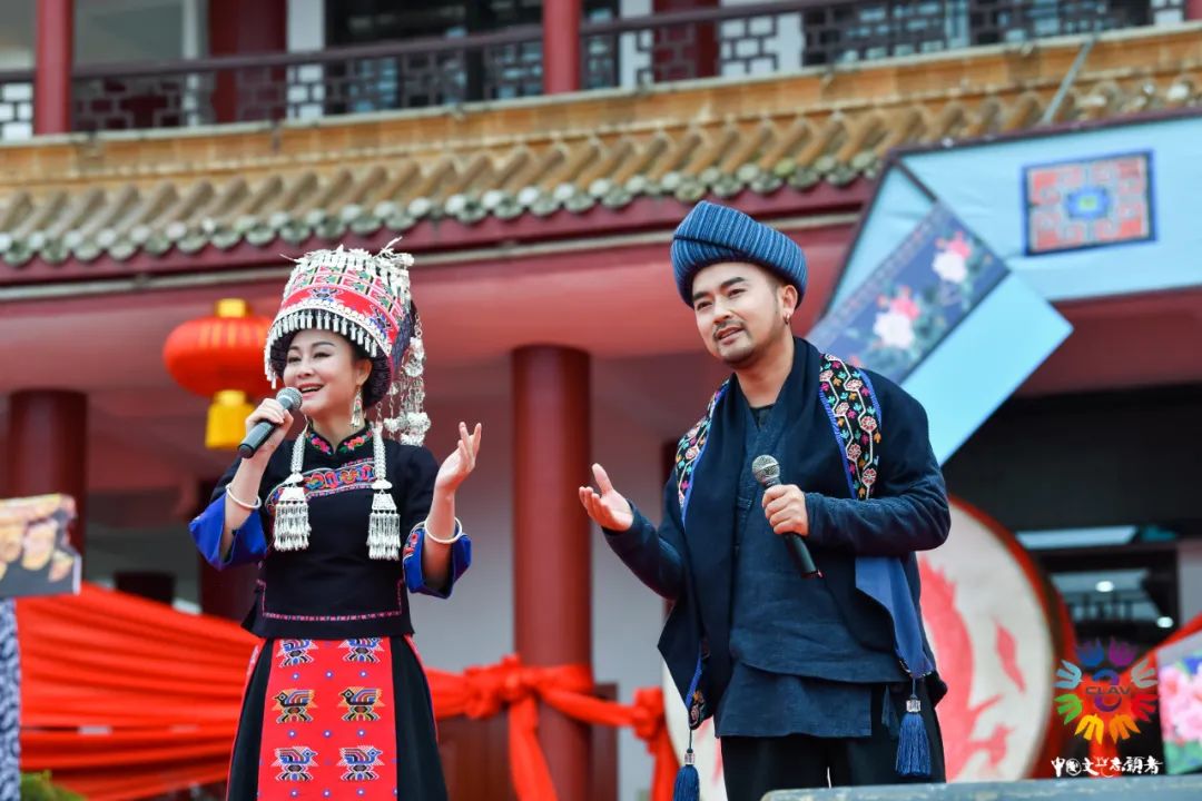 这对80后夫妻的爱巢惊艳了无数人,山里的80后夫妻