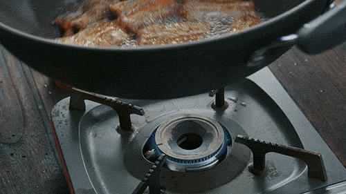 铁锅不粘锅最简单方法,铁锅怎样做才不粘锅视频