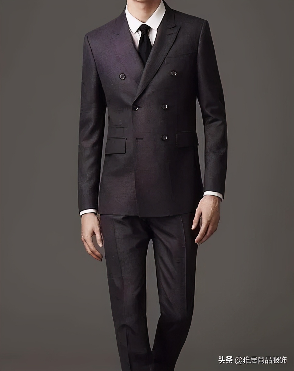男士黑色西装搭配什么颜色打底衫,男士休闲西装外套怎么穿搭配好看